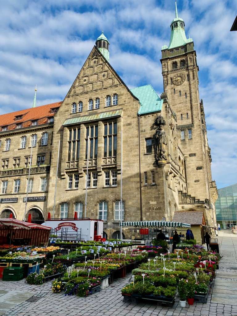 Unser Marktstand vor dem Chemnitzer Roland